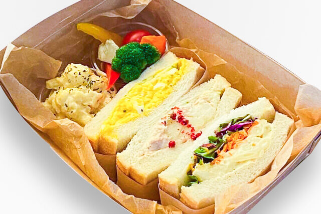 ツナポテ&スモークエッグ&サラダたっぷり3種のサンドセット