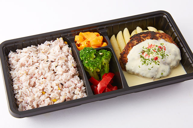 とろけるチーズソースのやわらかハンバーグ弁当