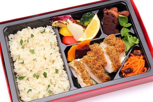 バターライスと鶏肉の香草パン粉焼き