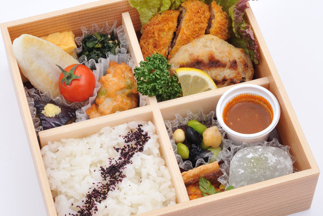 Kobako~ヒレカツと鶏つくね~