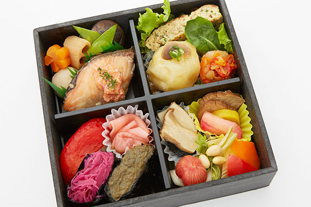 彩り鮮やか野菜のお寿司と鮭の塩麹焼弁当