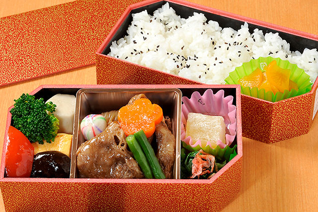 折詰二段重(なごみ)-和牛すき焼風-