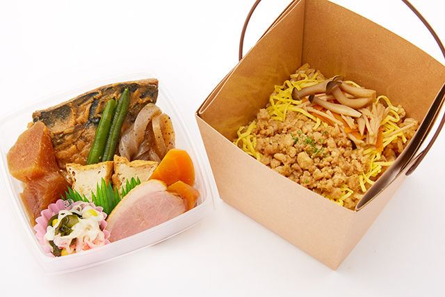 鯖の味噌煮と鶏そぼろご飯