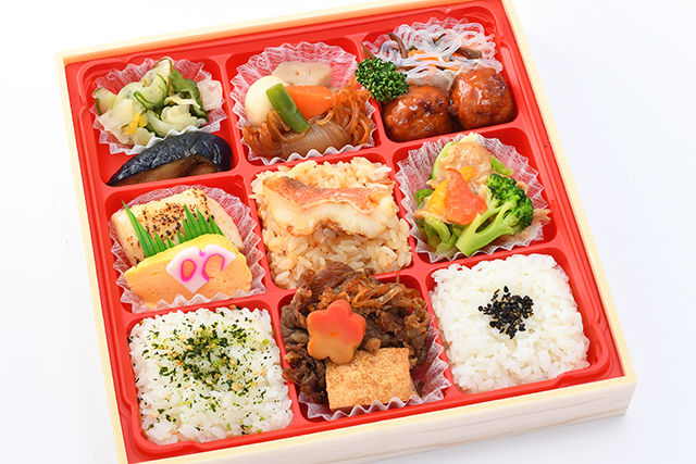 牛すき焼きと鯛だしご飯の彩り9枡弁当