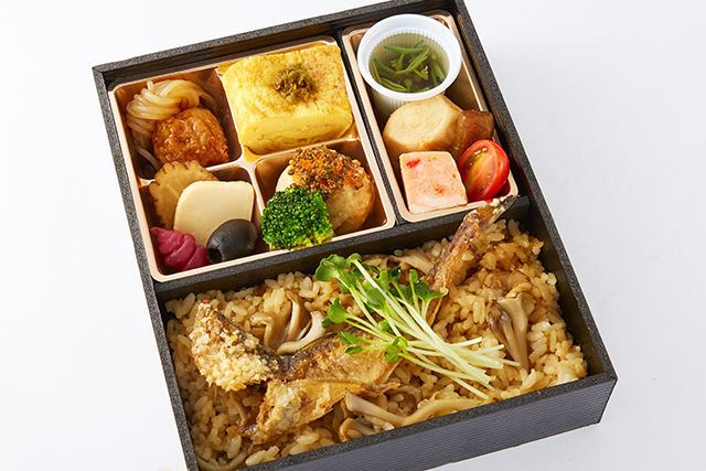 秋田名物ハタハタの唐揚げと秋田食材の和み弁当