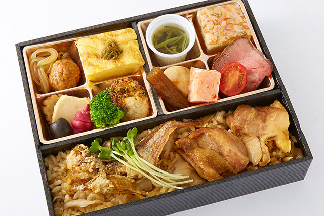 秋田名物ハタハタの唐揚げと比内地鶏照り焼きのふるさと弁当