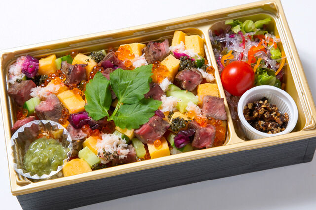 【冬限定】冬のご馳走ズワイ蟹と熟成牛ランプたたきのご褒美肉ちらし弁当
