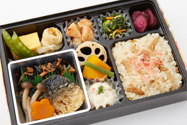 27品目と鯖の塩焼き弁当