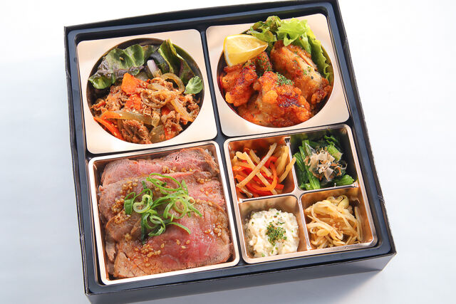 ローストビーフ重と牛焼肉&自家製唐揚げのW弁当