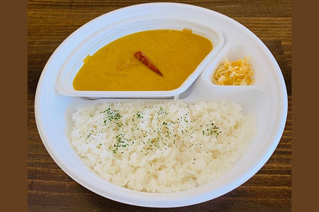 【ココナッツの風味】タイ風鶏肉のイエローカレー