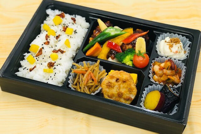 鶏と野菜の黒酢掛け弁当