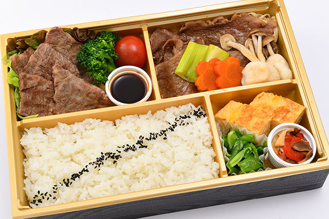 黒毛和牛焼肉と特製黒毛和牛すき焼きのダブルメイン弁当