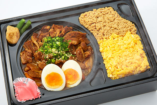 【温まる】自家製そぼろご飯と牛すじ煮込み弁当