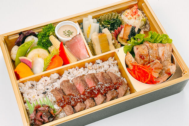 USアンガス牛ステーキ&大麦ポークジンジャーソテー 10種温野菜弁当