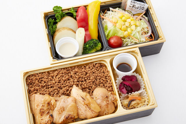 牛そぼろと鶏肉二段弁当