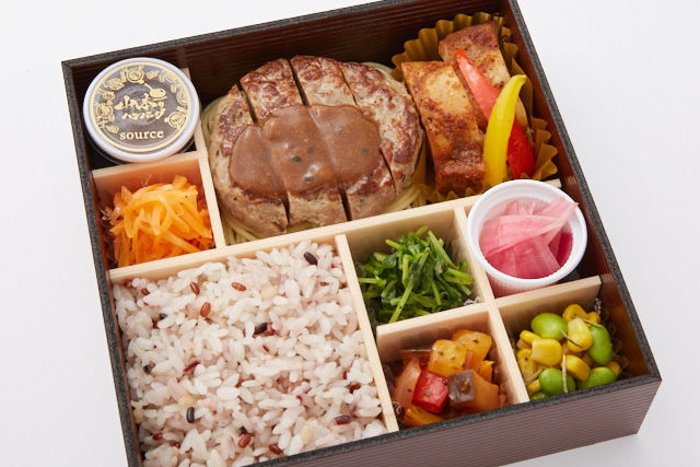 【恵比寿・山ハン】特製ハンバーグ&スパイシーチキン~5種の彩りデリ~
