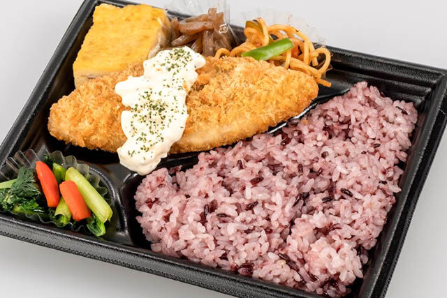 自家製タルタルソースの白身魚のフライ弁当