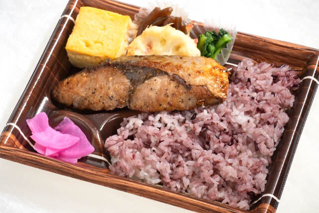 手間暇かけてます!ぶりの味噌焼き弁当
