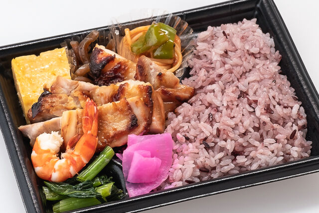 じっくり低温で焼きにしたジューシー焼き鳥弁当
