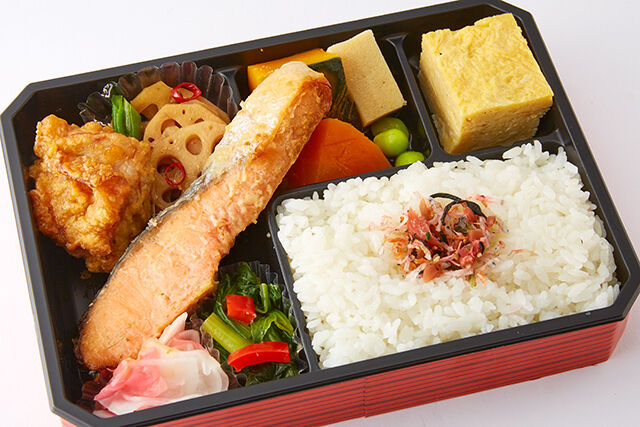 しっとりとした旨味が最高!鮭の西京味噌焼き幕の内弁当