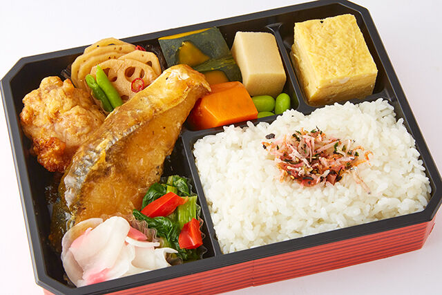 自慢の裏メニュー!ブリのステーキ幕の内弁当
