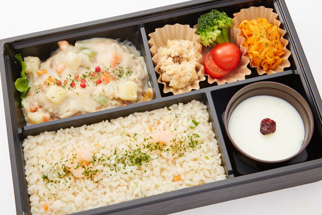 期間限定クリーミーホワイトソースの煮込みハンバーグ弁当【デザート付き】