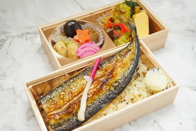 【熨斗対応可】炭火焼さんまの開き 二段重