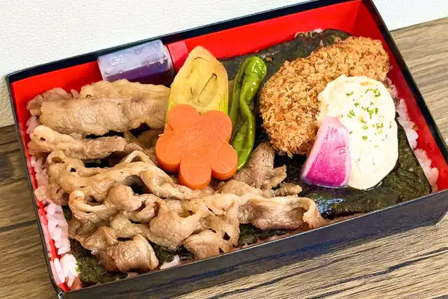 【熨斗対応可】厳選牛すき焼きと白身魚のフライ特製海苔弁当