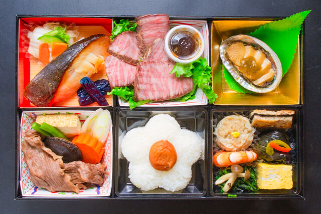 小手指しみず-白米「紬（つむぎ）」あわび酒蒸しと牛ステーキ6マス弁当／特選スタイル