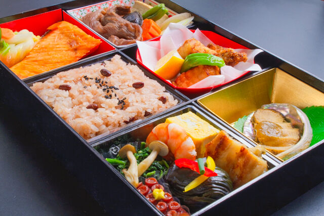 小手指しみず-赤飯『福々（ふくふく）』ふぐとアワビの6マス仕出し弁当