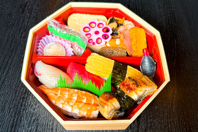 八角にぎり弁当（上）