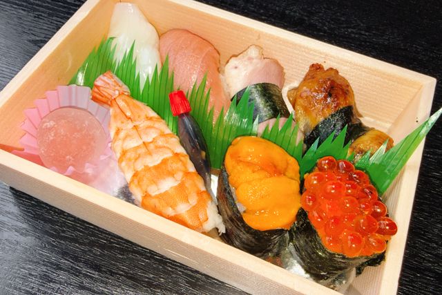 上にぎり（雲丹、イクラ入り）