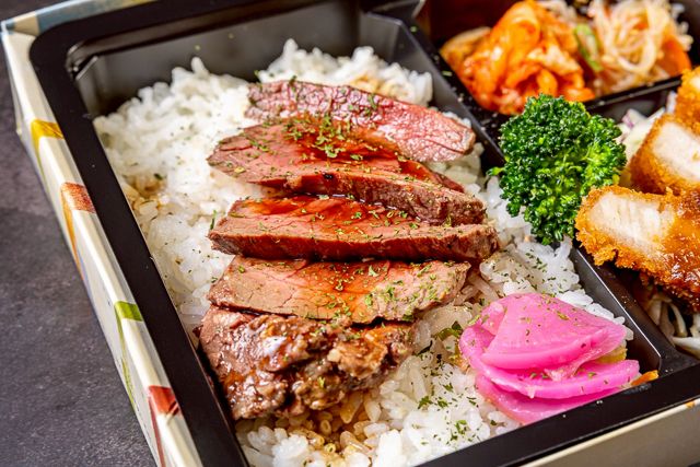 肉割烹 神楽ーkaguraー-特選味噌カツと牛ステーキ弁当