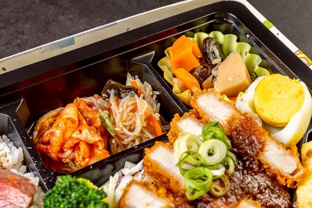肉割烹 神楽ーkaguraー-特選味噌カツと牛ステーキ弁当