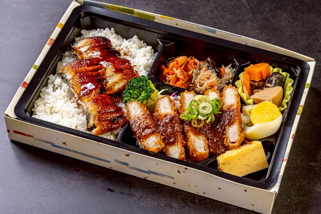 三元豚カツと鰻重弁当