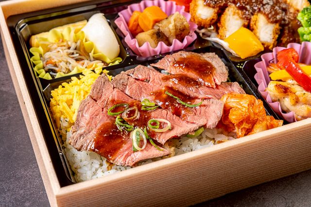 肉割烹 神楽ーkaguraー-牛ステーキと味噌カツとグリルチキン弁当
