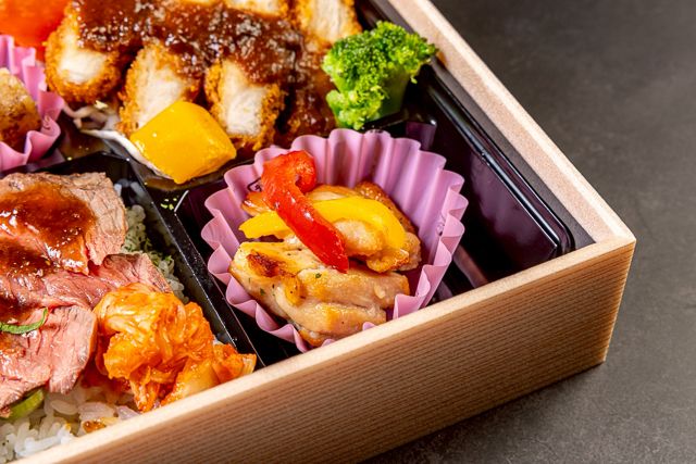肉割烹 神楽ーkaguraー-牛ステーキと味噌カツとグリルチキン弁当