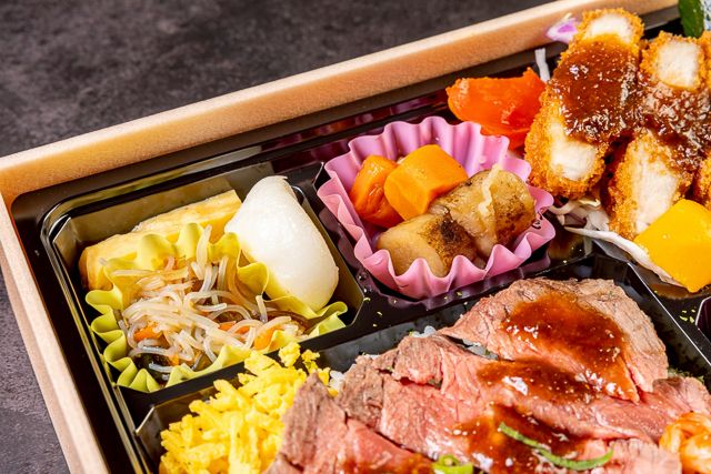 肉割烹 神楽ーkaguraー-牛ステーキと味噌カツとグリルチキン弁当