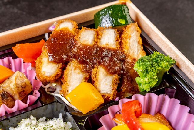 瀬戸内ダイニング 彩-秘伝の味噌カツ弁当