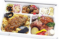 有機野菜レストラン 匠 TAKUMI-魚介のパエリア&amp;ドライカレーのコラボ弁当