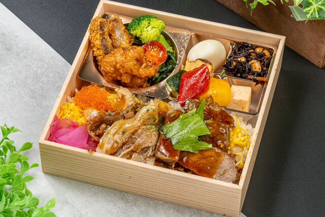 ピーチポークと牛ステーキ弁当