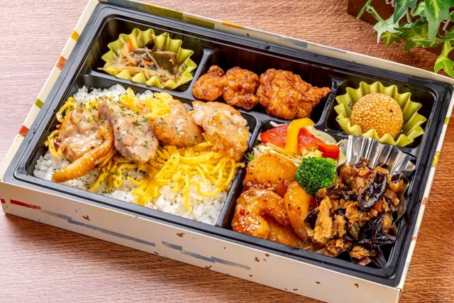 海老チリと麻婆茄子とグリルチキン弁当