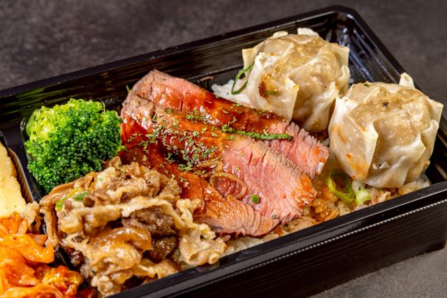 肉処 華や-黒豚シュウマイと炙りローストビーフのごちそう弁当