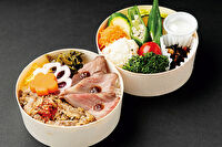 鉄板焼 蘭麻 町田店-【彩り温野菜のわっぱ二段弁当】 黒毛和牛ローストビーフと厳選牛炙り焼わっぱ弁当