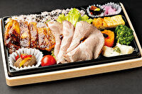 鉄板焼 蘭麻 町田店-【十六穀米のボリューム弁当】やわらかローストポークと甘辛特製ダレの鶏香味焼き