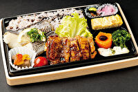 鉄板焼 蘭麻 町田店-【十六穀米のボリューム弁当】甘辛特製ダレの鶏香味焼と季節の魚の西京焼き