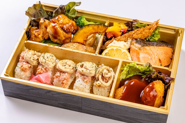 鮭湯葉寿司とキングサーモンとグリルチキン弁当