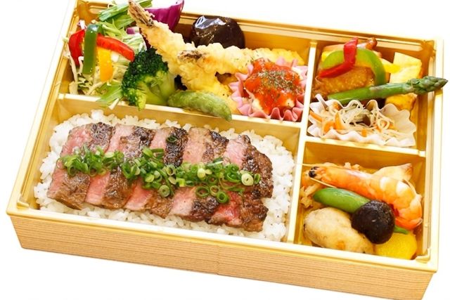 海老天と和牛のステーキ弁当