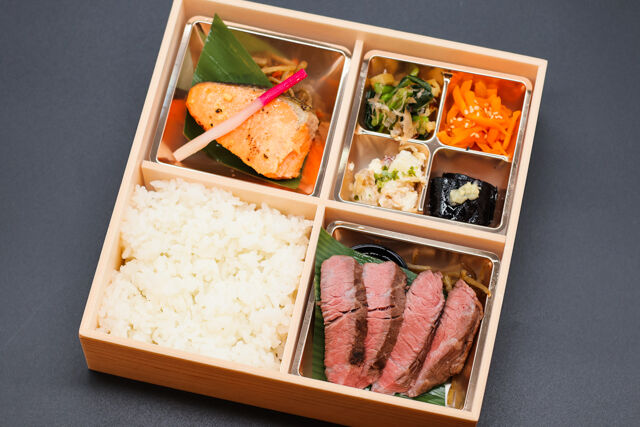 高級ステーキ弁当 あおい亭-国産牛特上ランプステーキとトロ銀鮭西京焼き御膳