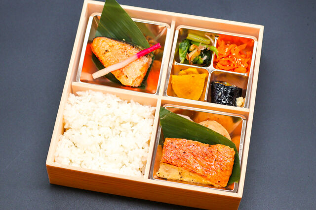 高級ステーキ弁当 あおい亭-西京焼き2種御膳（金目鯛・トロ銀鮭）